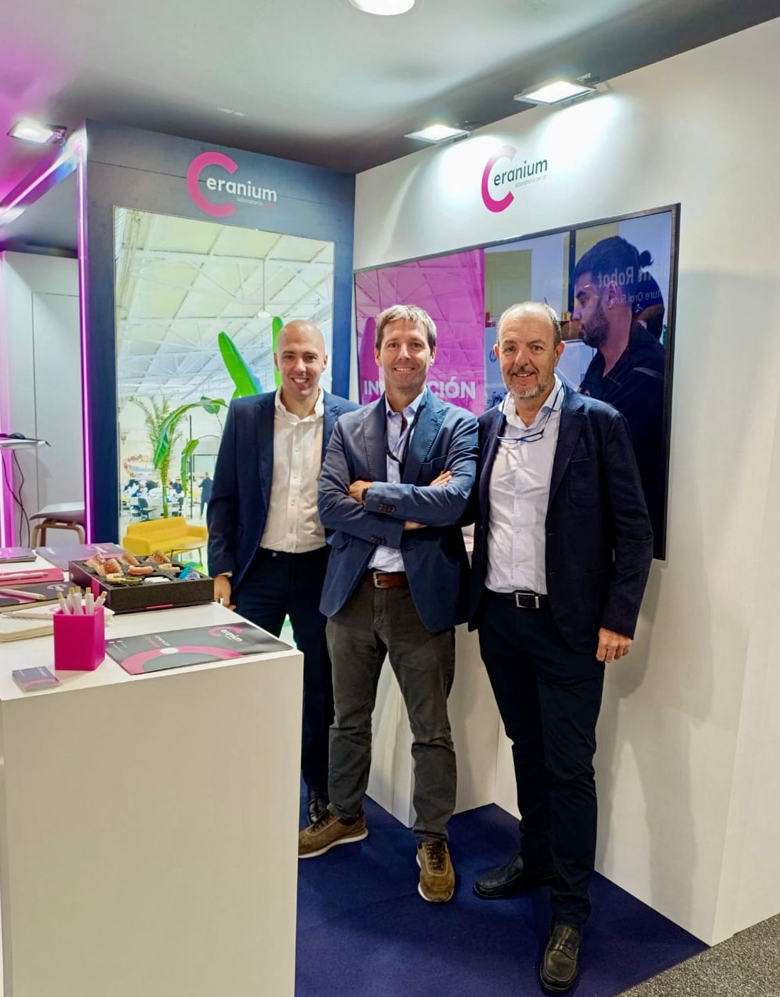 Equipo directivo y comercial de Laboratorio Dental Ceranium representando al laboratorio en SEPES Bilbao 2025.