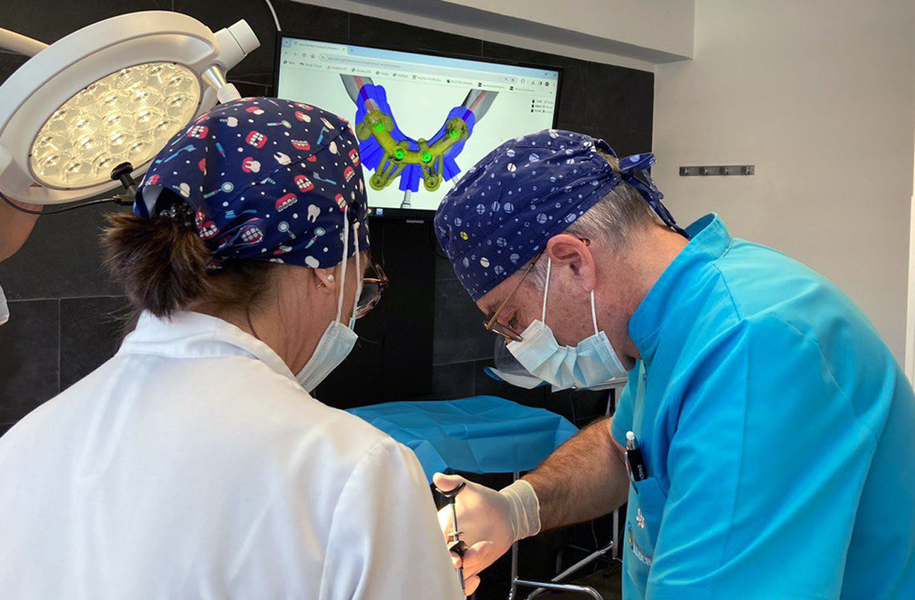 Intervención guiada con Nium Guide, powered by Biteright: la planificación digital llevada al quirófano.